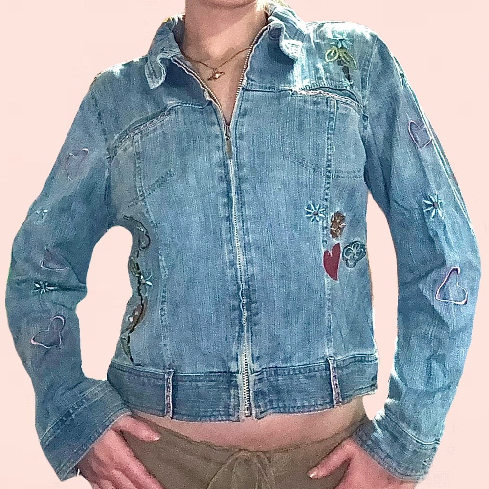 COTTON DENIM FLORAL HEART STITCH EMBROIDERED LIGHT WASH / FADED COLLARED ZIP UP
